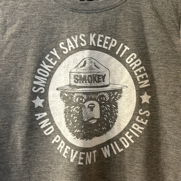 NWT Smokey the Bear graphic tee size medium - Picture 2 of 5